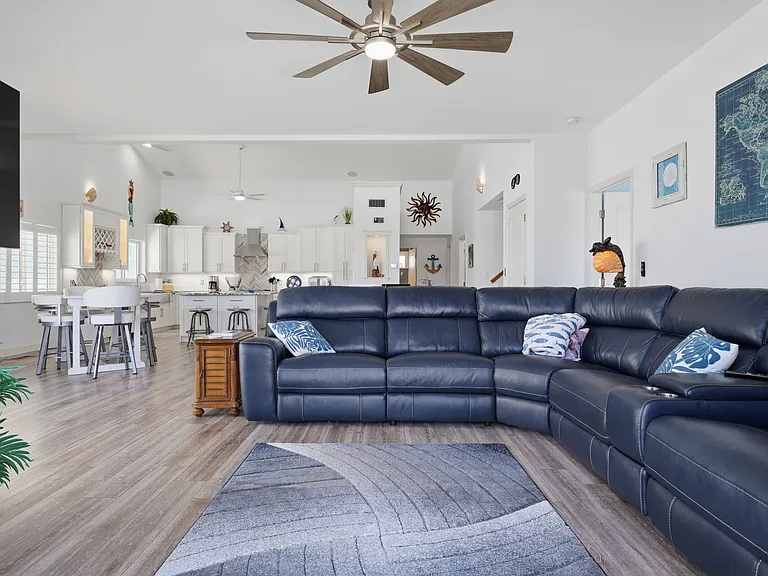 220 Mockingbird Ln — Photo 40