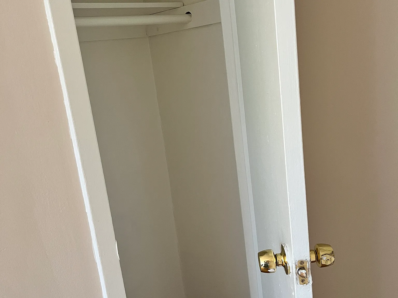 3 bed, 1100 sqft, $2,900 — Photo 2
