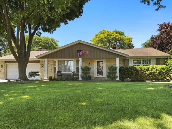 3625 S Brentwood ROAD, New Berlin, WI 53151