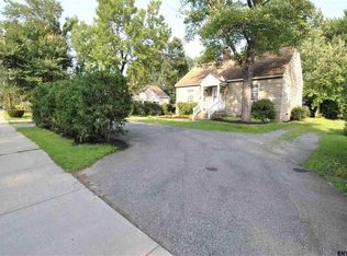 46 Schoolhouse Rd, Albany, NY 12203