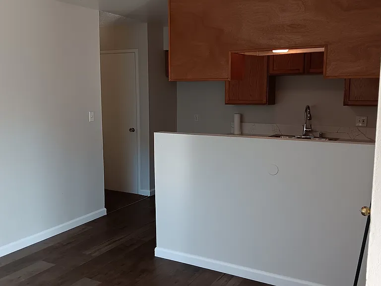 7039 Amsterdam Ave — Photo 4