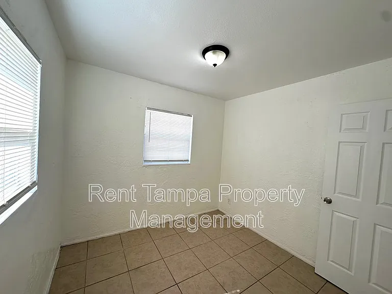 626 31st St S — Photo 21