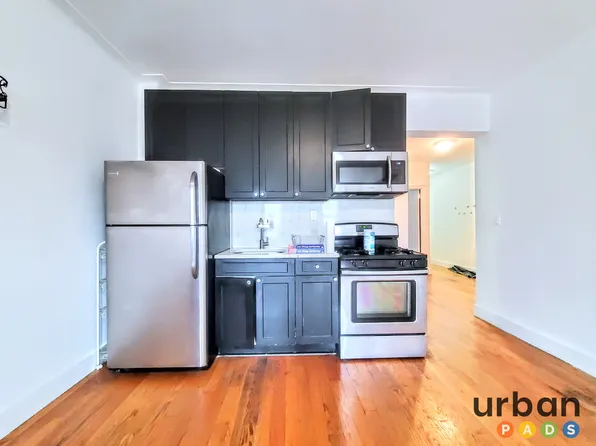 55 Linden Boulevard 4K image 3 of 20