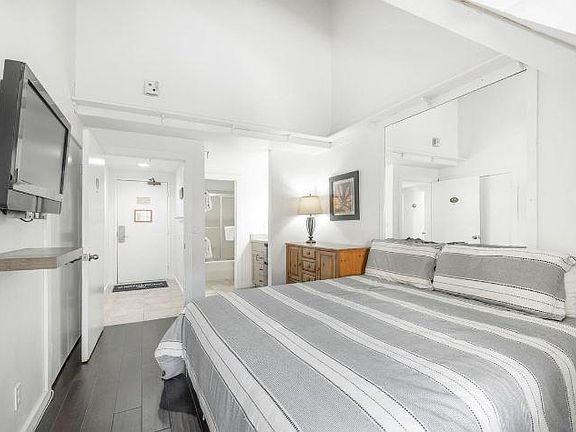 5th image of 1385 Lowell Ave #303
