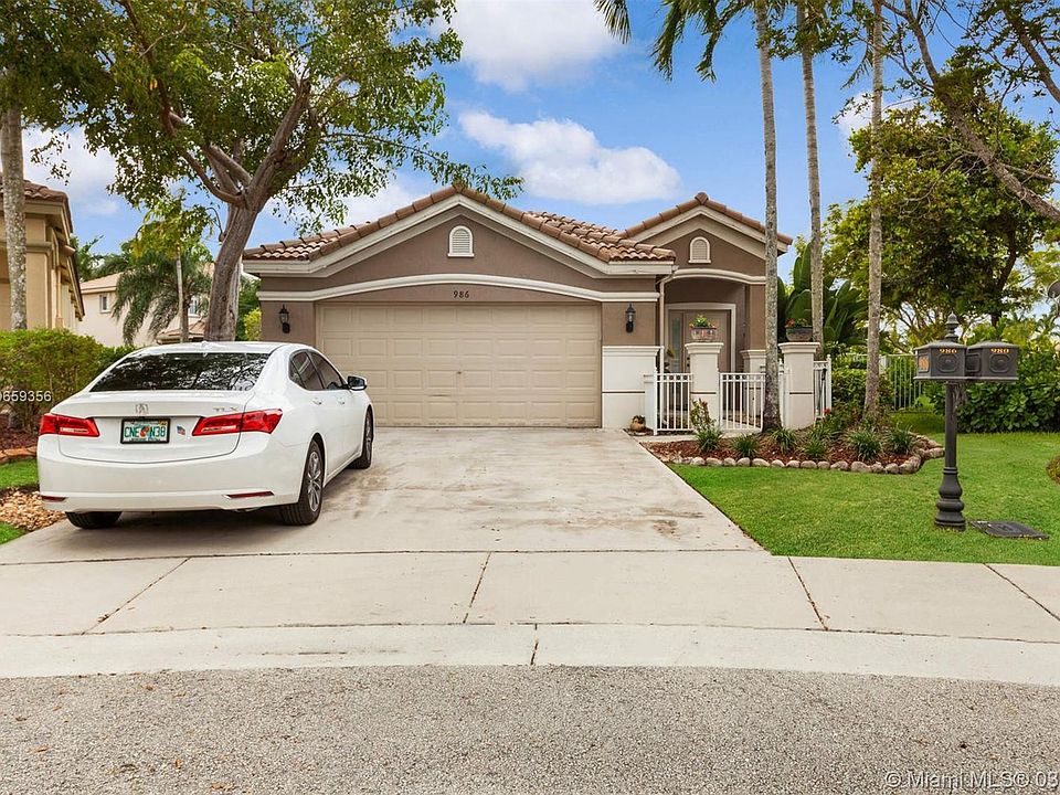 1st image of 986 Golden Cane Dr