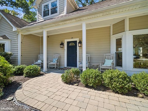 3rd image of 15 Essex Ln