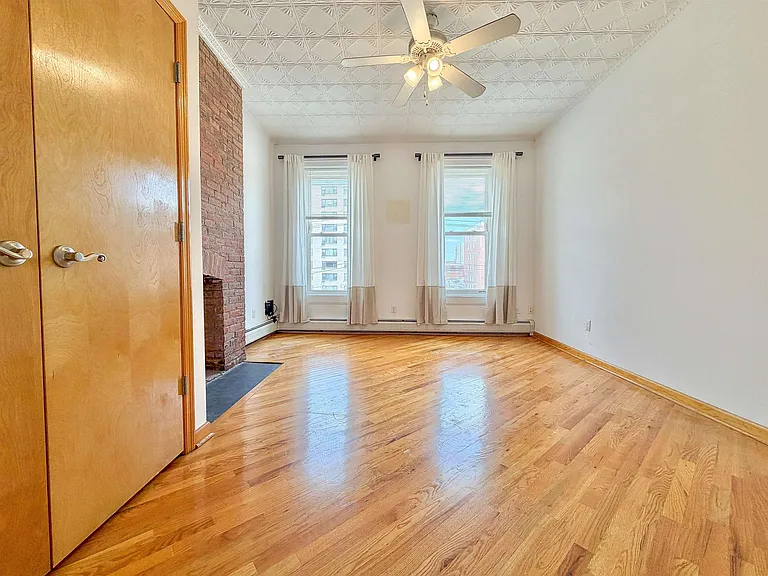 402 Grand St #3N — Photo 9