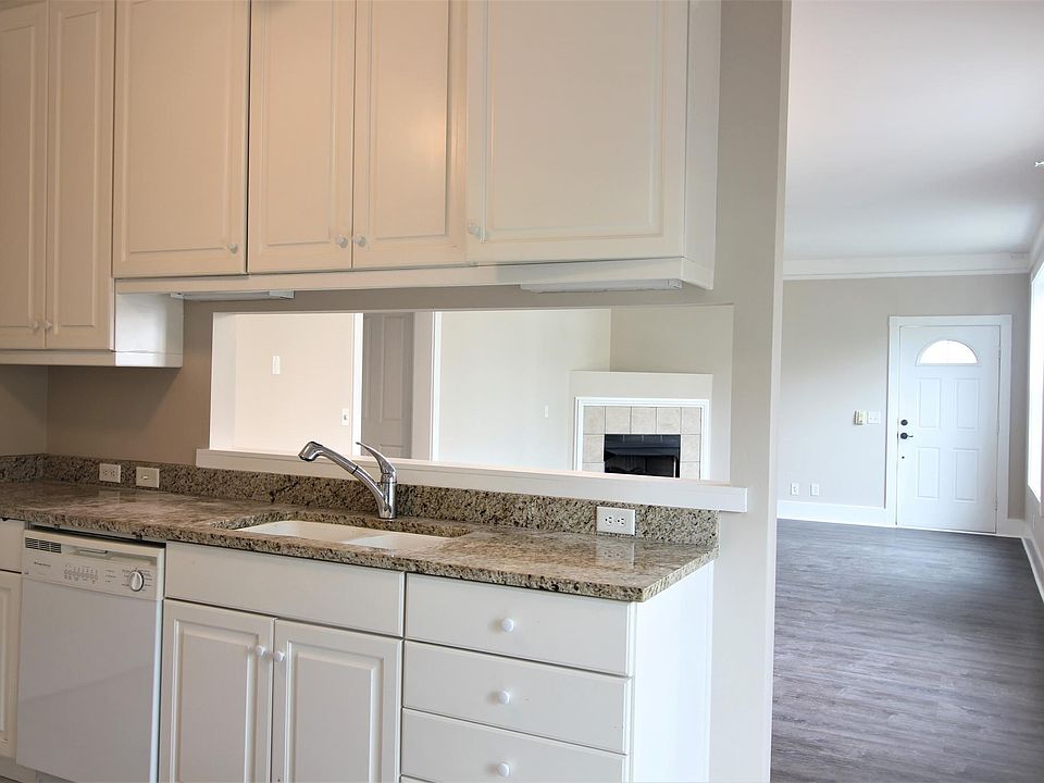 2nd image of 118 Shady Brook Cir Unit 100