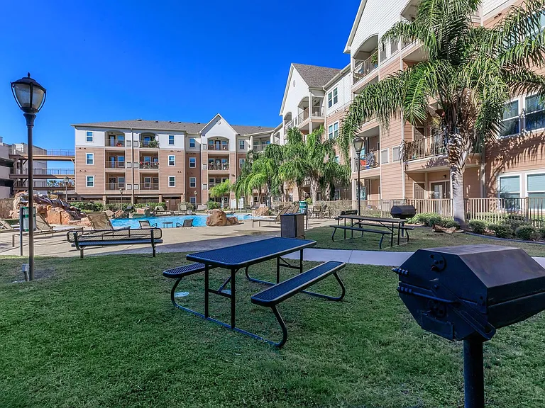 Bay Vista Apartments — Photo 8