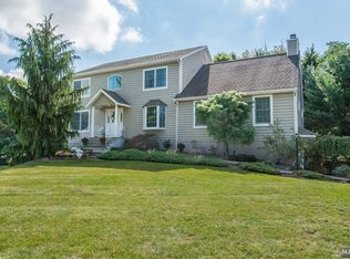 12 Ryan Ln, Pompton Plains, NJ 07444