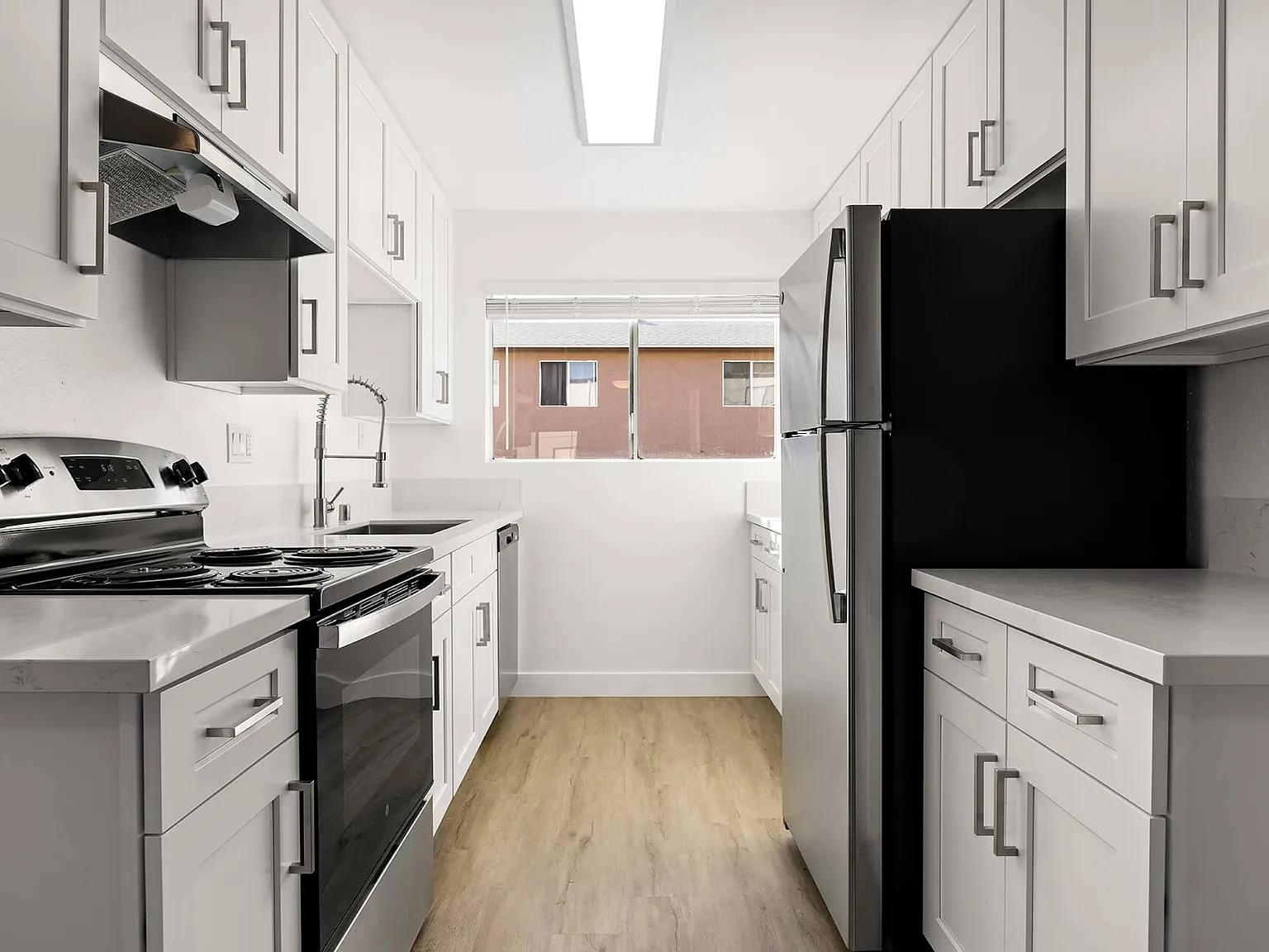 Valle at 9121 Kenwood — Photo 3