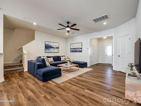 2nd image of 524 Hunters Dance Rd