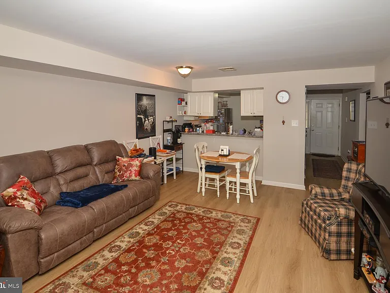 91 Pinewood Dr — Photo 4