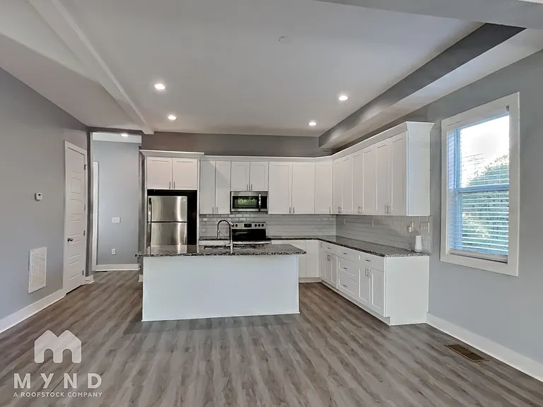 629 Windsor St SW — Photo 4