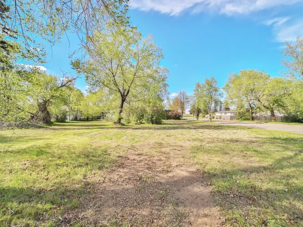 221 Dakota Ave SE, Staples, MN 56479