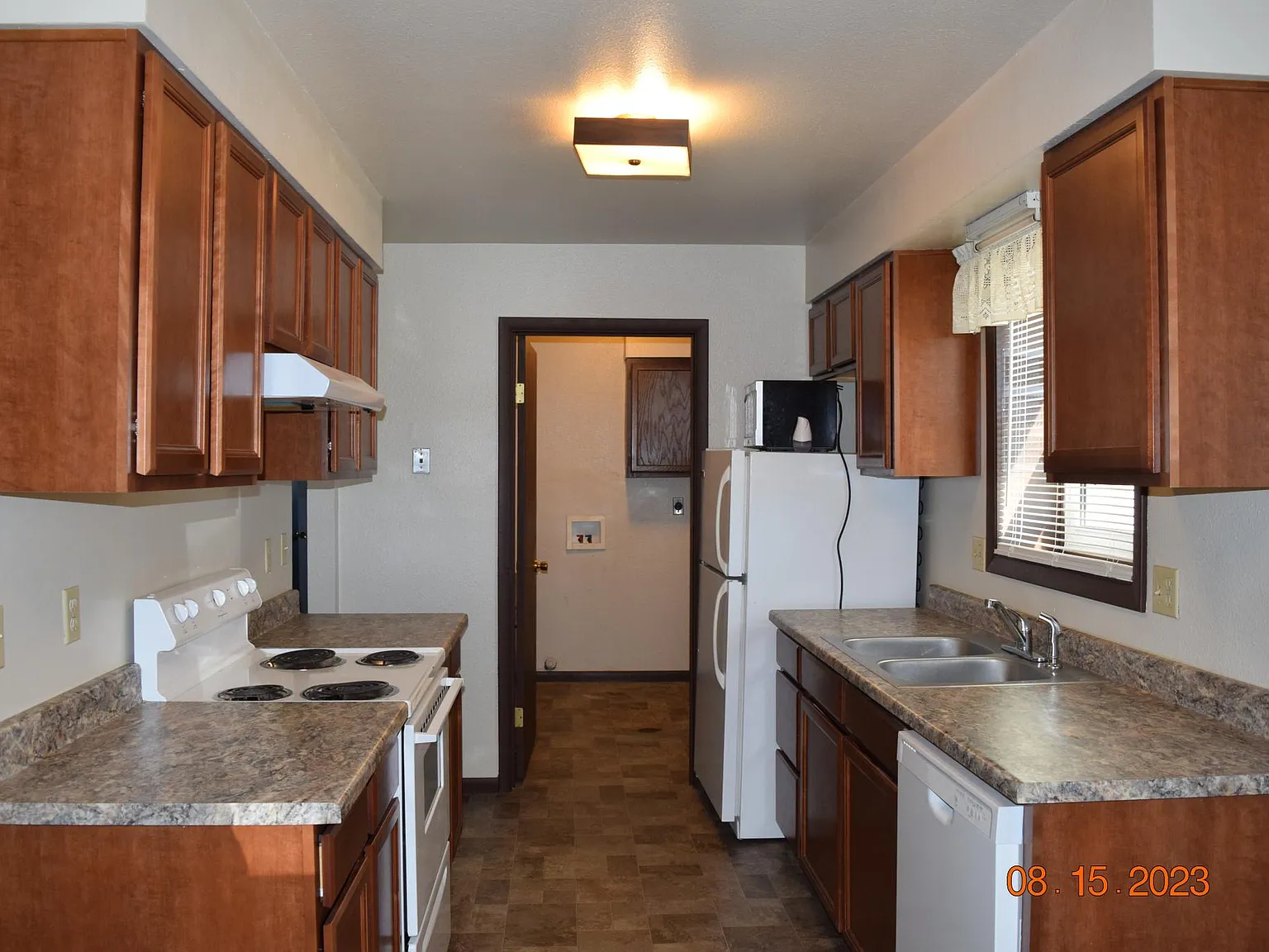 2 bed, 900 sqft, $950 — Photo 3