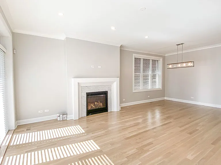 3345 N Kenmore Ave #1 — Photo 1