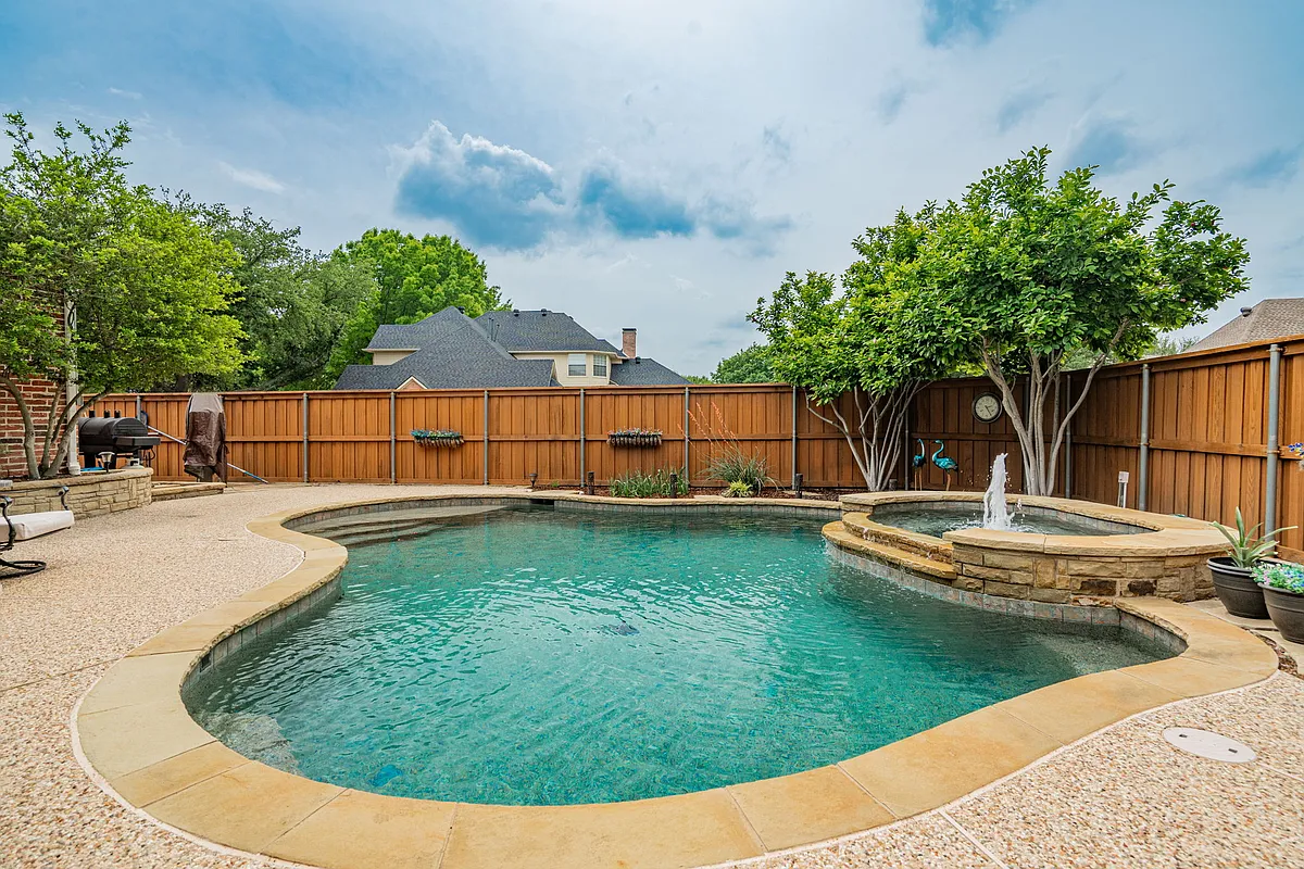 Building Photo - 601 Uvalde Ct