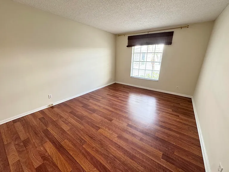 2180 NE 67th St #730 — Photo 8