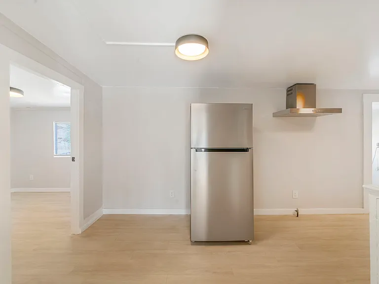 3290 Logan Ave #3290 — Photo 4