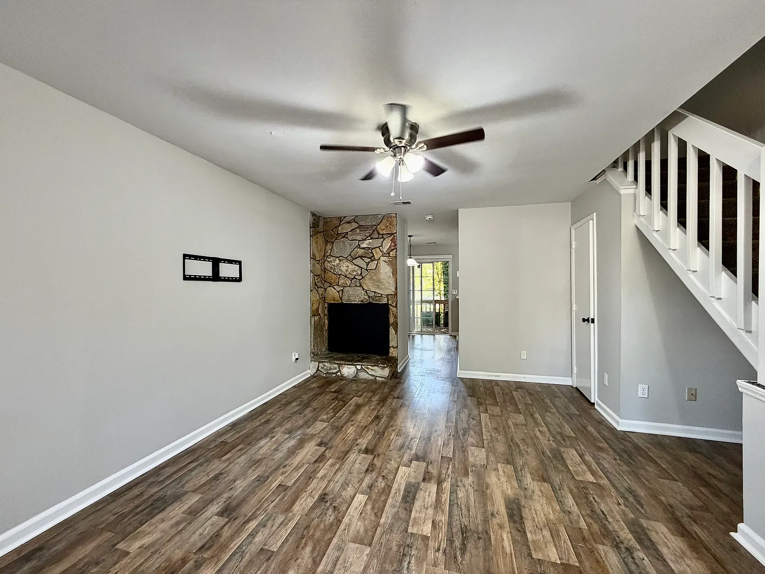 2 bed, 2.5 bath, 1008 sqft, $1,450 — Photo 3