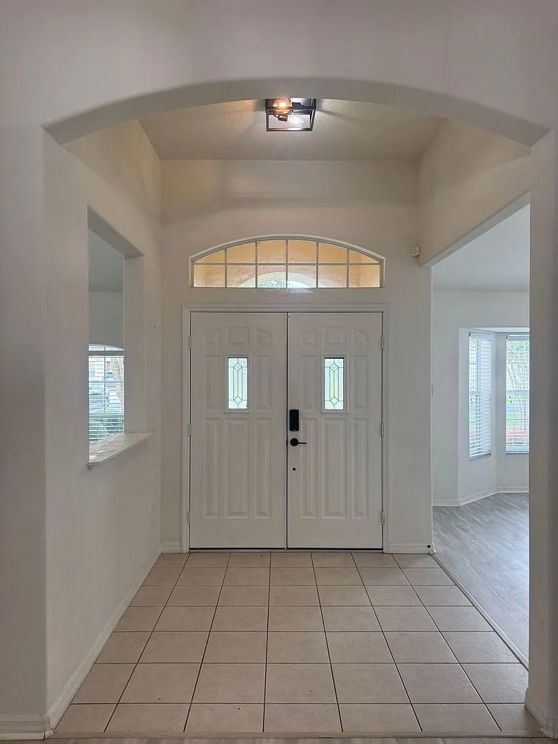 Spacious home in Village 7 Poinciana — Photo 3