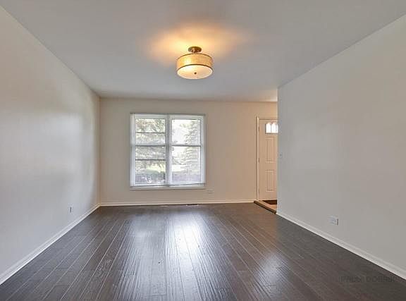 5th image of 8 Montauk Ln