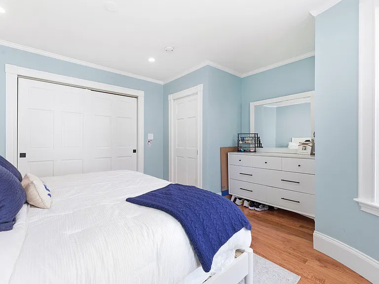 865 E 2nd St #1 — Photo 9