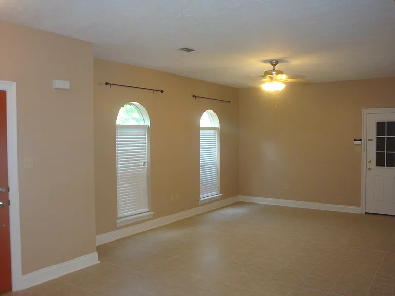 170 Zoe Dr — Photo 4