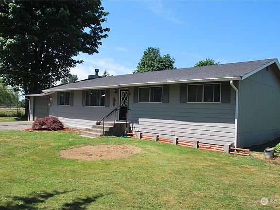 Another view of the front of home.>