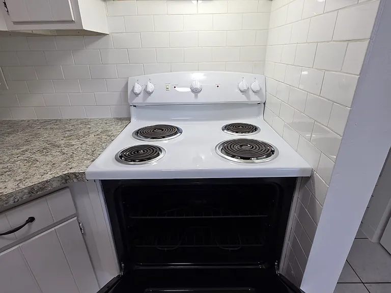 1150 NE 17th Ct — Photo 28
