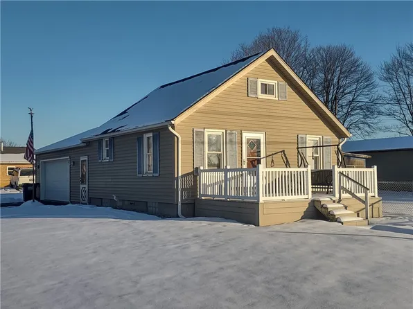 202 Hazen Ave E, Ellwood City, PA 16117