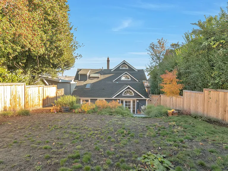 515 32nd Ave S — Photo 25