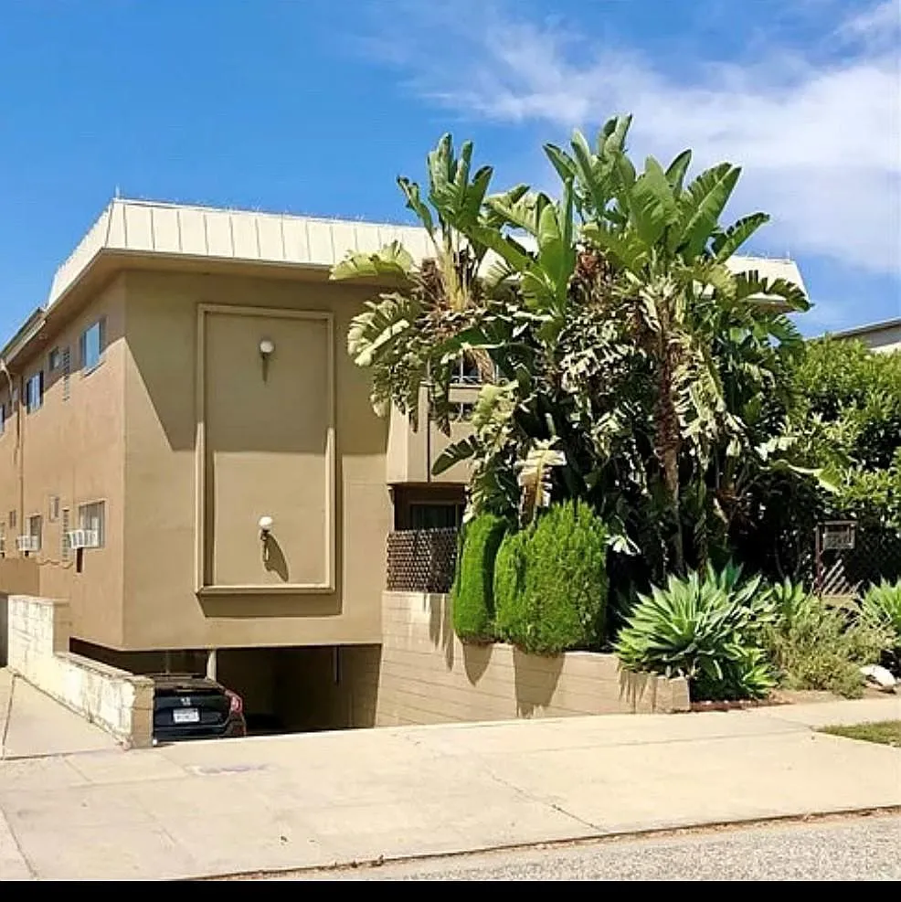 3527 Mentone Ave — Photo 1