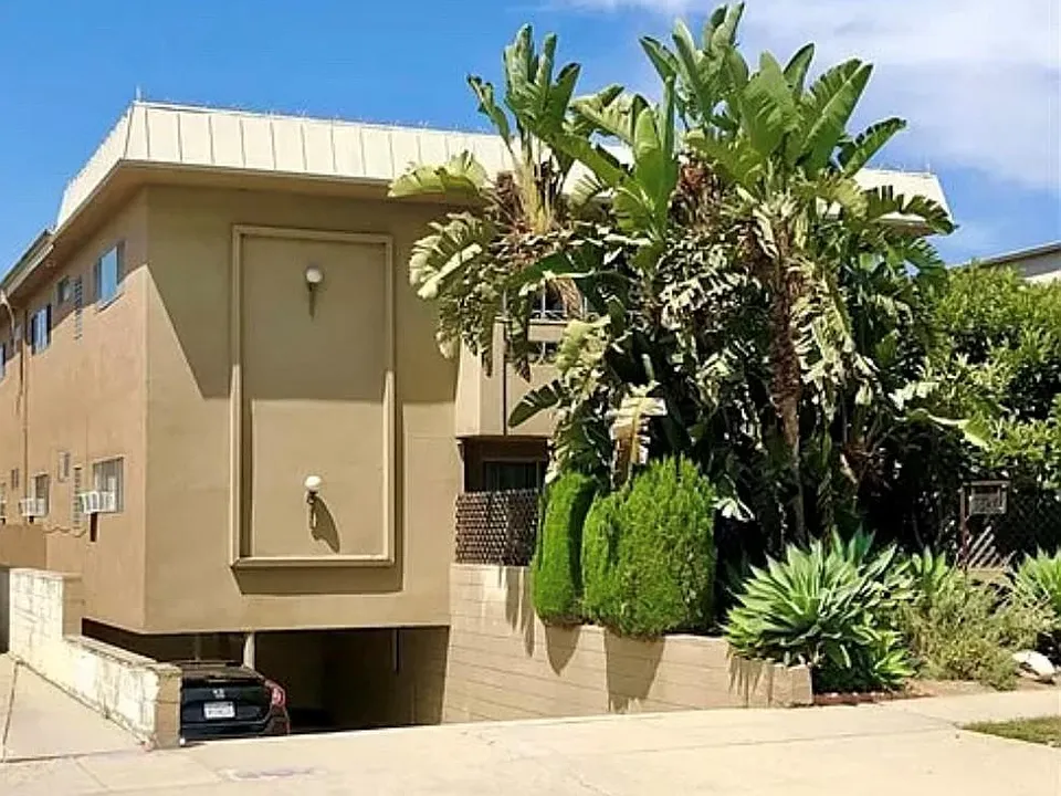 3527 Mentone Ave #5