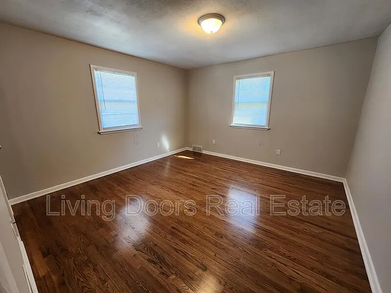 3701 Lewis Ave — Photo 19