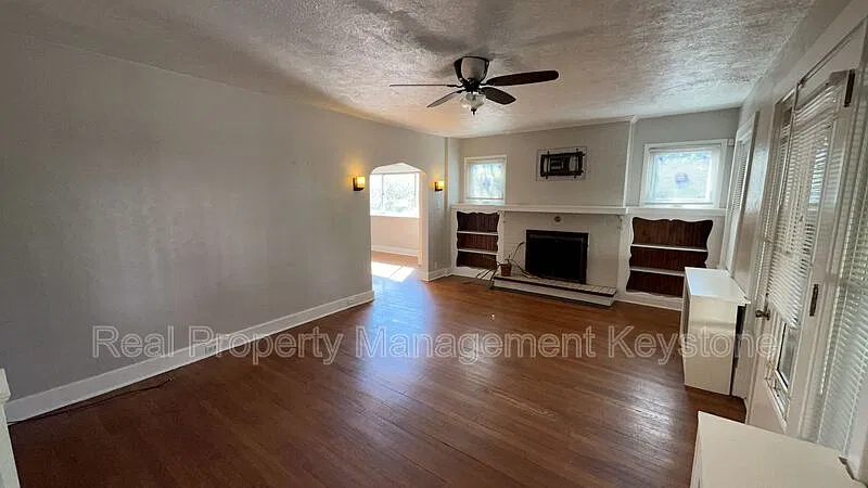 3 bed, 2.0 bath, 1492 sqft, $1,400 — Photo 2