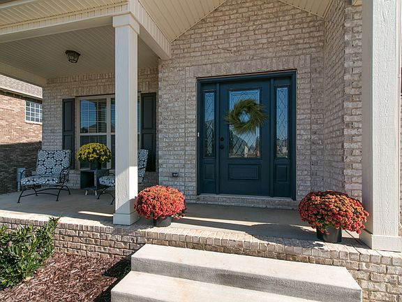 2nd image of 595 Larkspur Dr