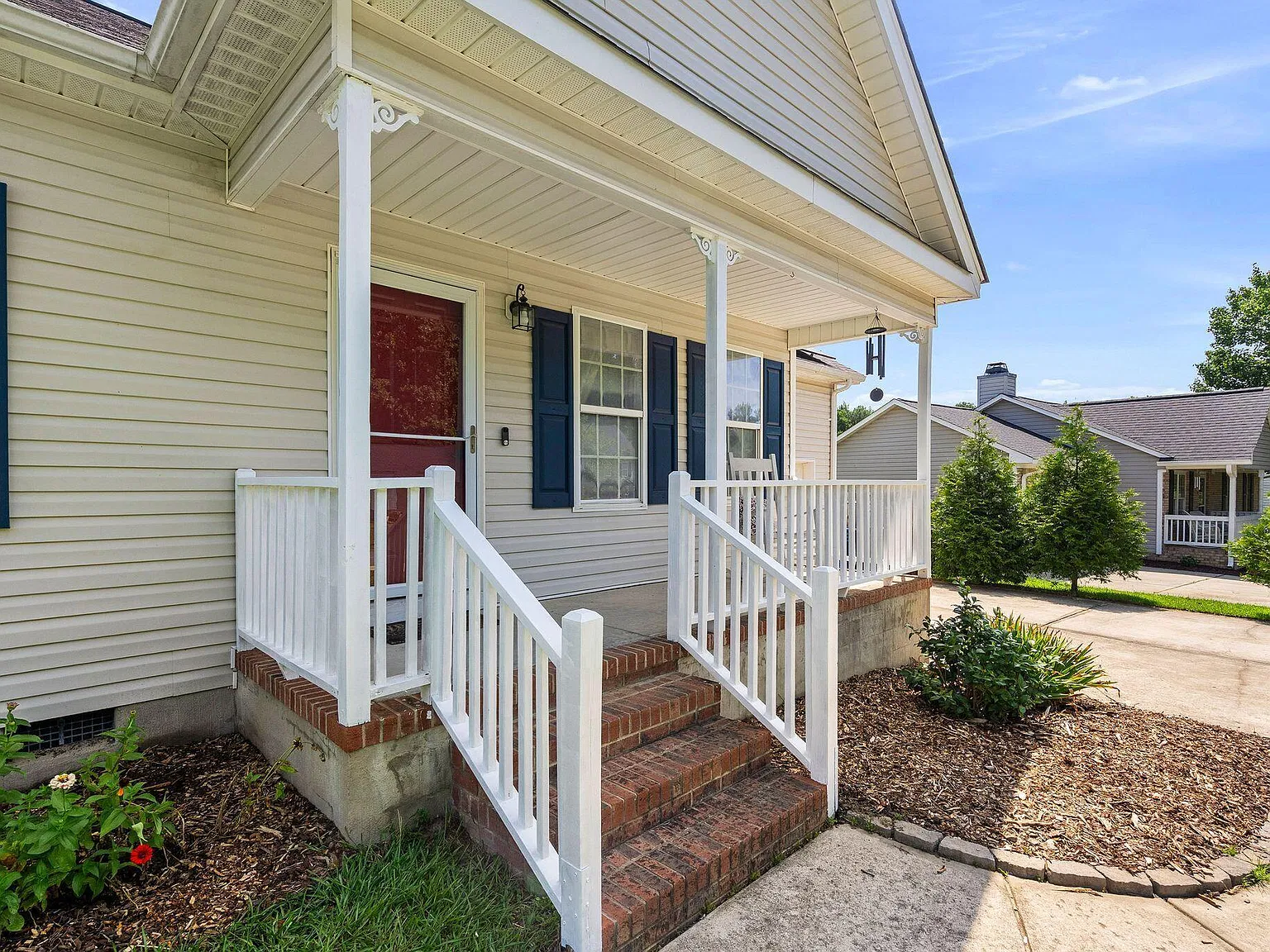 3 bed, 2.0 bath, 1205 sqft, $1,850 — Photo 3