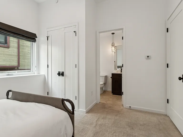 1102 Norfolk Ave — Photo 24