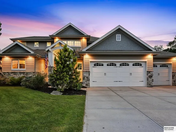 5702 S 239th St, Elkhorn, NE 68022