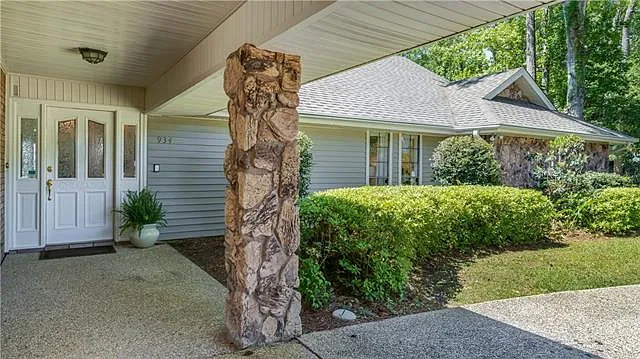 4 bed, 3.0 bath, 3265 sqft, $3,500 — Photo 2