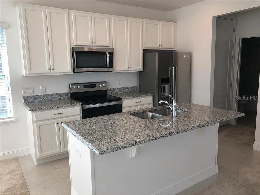 1 bed, 910 sqft, $1,795 — Photo 3