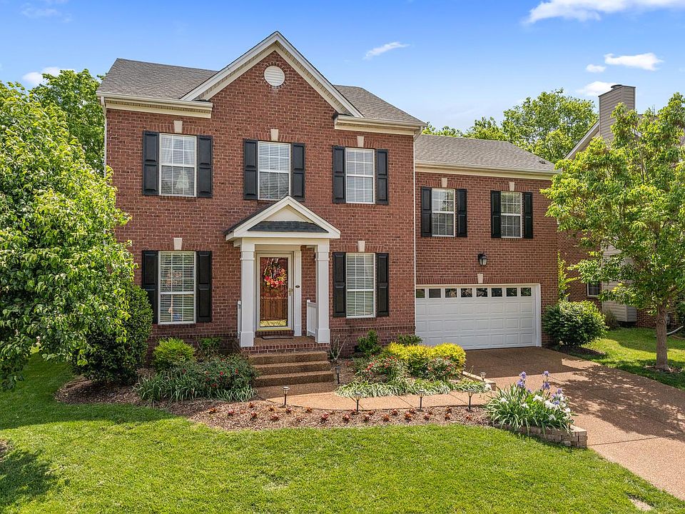 1st image of 300 Wisteria Dr