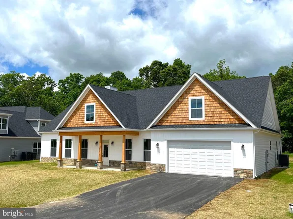 500 Glenaire Rd, Bunker Hill, WV 25413