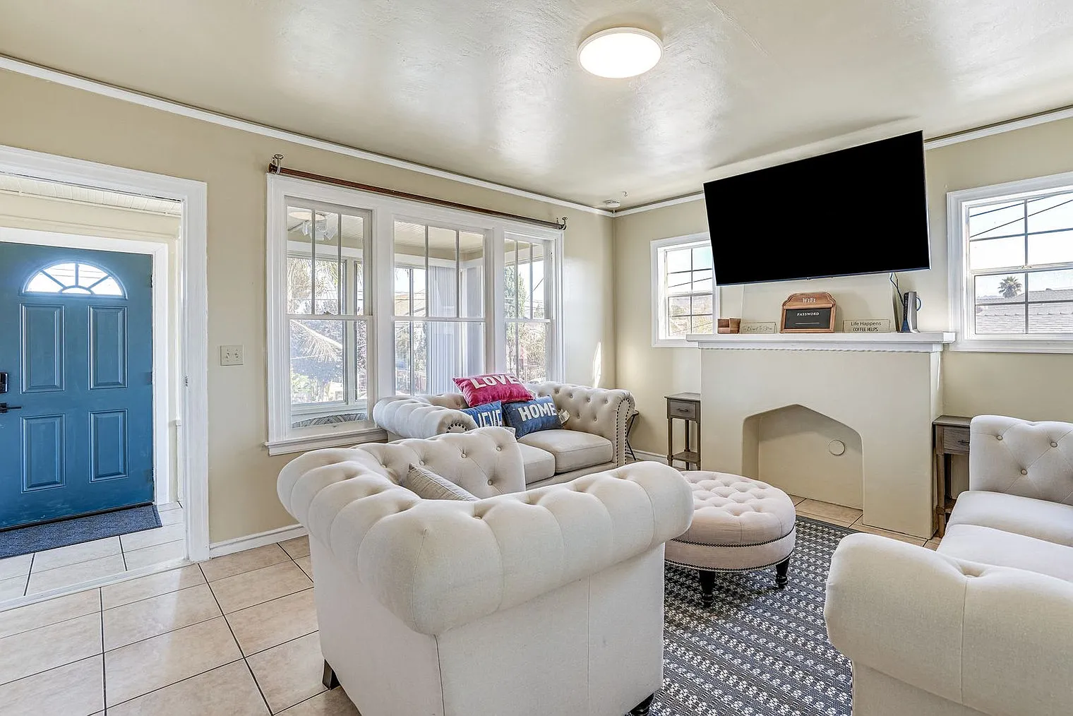 2 bed, 1.0 bath, 1754 sqft, $3,290 — Photo 2