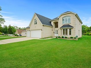 1913 Whittier Ln, Schaumburg, IL 60193