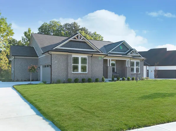 105 Saundra Dr, Fortville, IN 46040