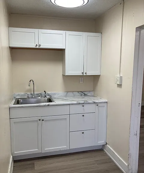 2112 W 4th St #1 — Photo 3