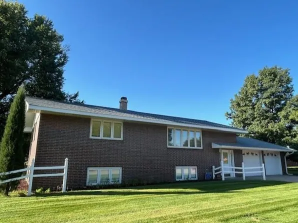 621 24th St, Gothenburg, NE 69138